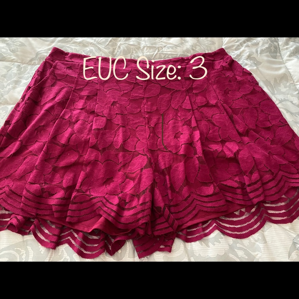 *EUC* Maroon Torrid Scalloped Shorts Sz: 3